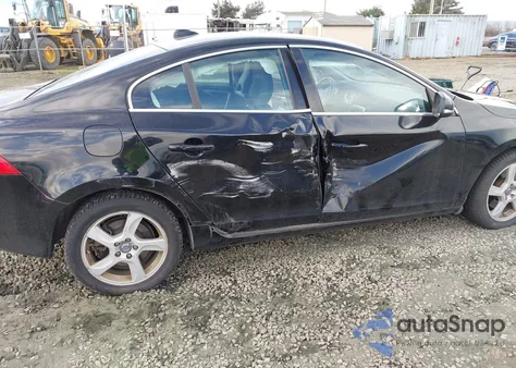 2013 Volvo S60 T5/T5 Platinum/T5 Premier/T5 Premier Plus из США, поврежденный, VIN YV1612FH5D2189636